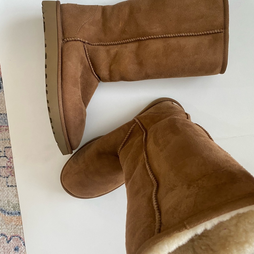 Women’s UGG Tall Brown Winter Boots - Picture 2 of 4